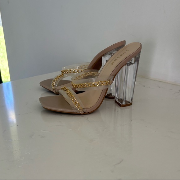 Clear Heels with Gold Chain Detail size 6 - Picture 3 of 4